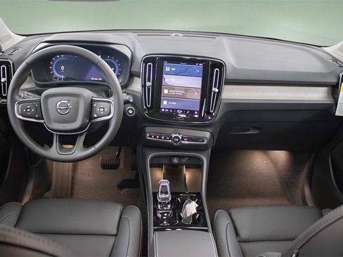 Certified 2025 Volvo XC40 B5 Plus image 22