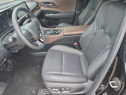 Used 2024 Toyota Crown AWD/4WD image 5