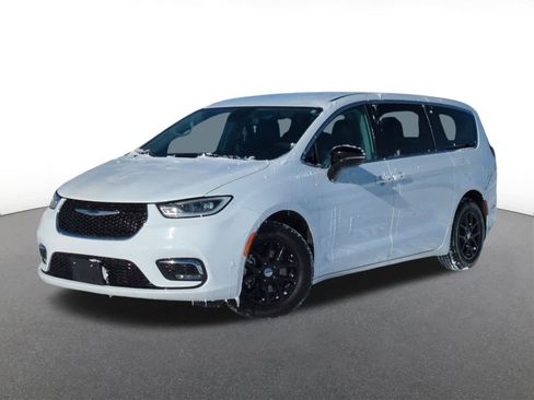 Used 2024 Chrysler Pacifica Touring-L image 1