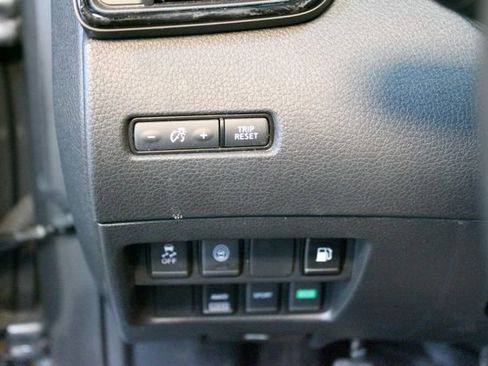 Used 2020 Nissan Rogue SV AWD/4WD image 14