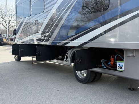 Used 2021 Ford F550 4x4 Regular Cab Super Duty w/ XLT Value Package image 25