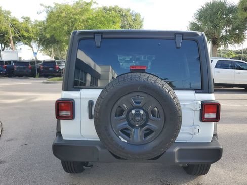 Used 2026 Jeep Wrangler Unlimited Sport AWD/4WD image 4