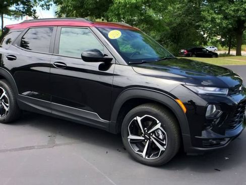 Used 2021 Chevrolet TrailBlazer RS w/ Technology Package AWD/4WD image 2