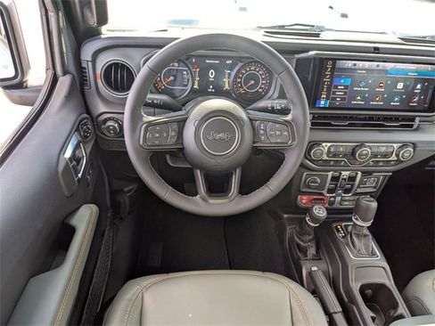 New 2025 Jeep Gladiator Mojave image 25