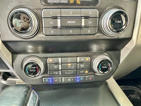 Used 2020 Ford F150 Lariat w/ Equipment Group 502A Luxury image 31