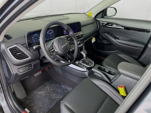 Used 2024 Kia Seltos EX image 7