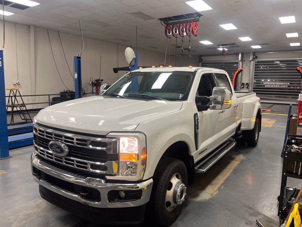 Used 2024 Ford F350 XLT w/ Snow Plow/Camper Package AWD/4WD image 2