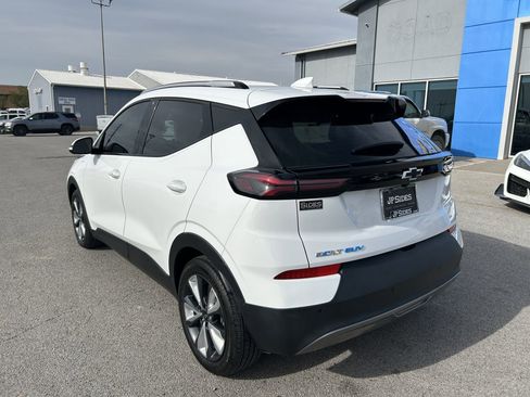 Used 2022 Chevrolet Bolt EUV LT w/ Convenience Package image 7