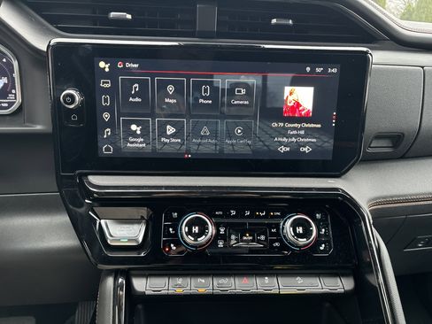 Used 2024 GMC Sierra 2500 AT4 w/ Technology Package image 23