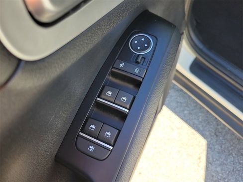 Used 2025 Kia Soul LX w/ LX Technology Package image 13