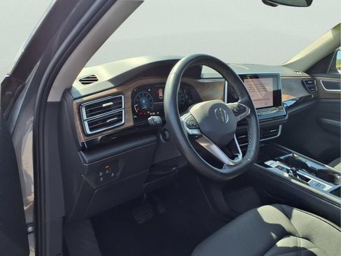 Used 2024 Volkswagen Atlas SE AWD/4WD image 8