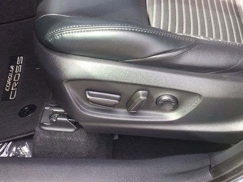 Used 2023 Toyota Corolla Cross XSE w/ Convenience Package image 16