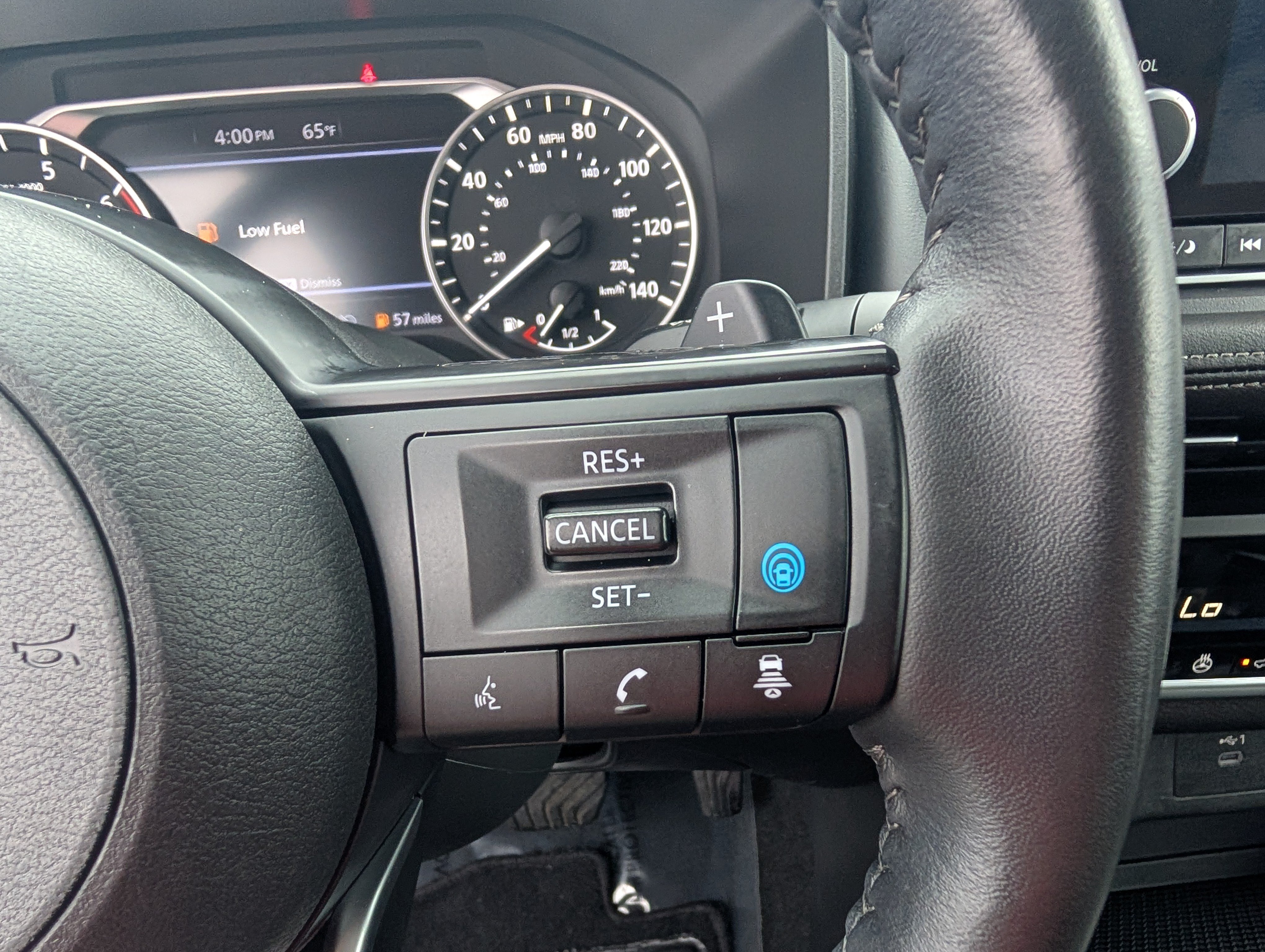Used 2024 Nissan Rogue SV w/ SV Premium Package AWD/4WD image 16