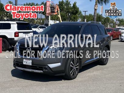 Used 2025 Nissan Pathfinder Platinum