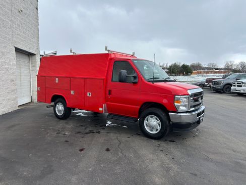 New 2026 Ford E-350 and Econoline 350 Super Duty w/ Interior Upgrade Package RWD image 12