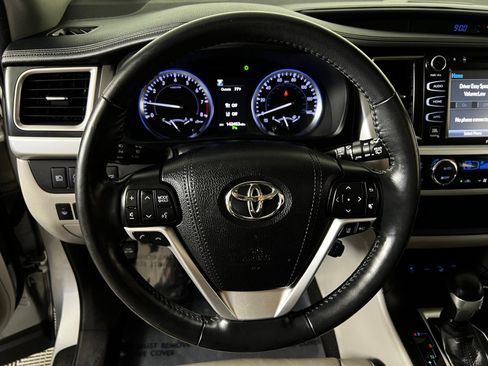 Used 2018 Toyota Highlander Limited Platinum AWD/4WD image 12