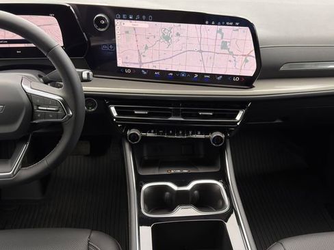 New 2026 Chevrolet Traverse LT w/ Midnight/Sport Edition FWD image 12