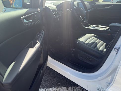 Used 2024 Ford Edge SEL w/ Convenience Package image 13
