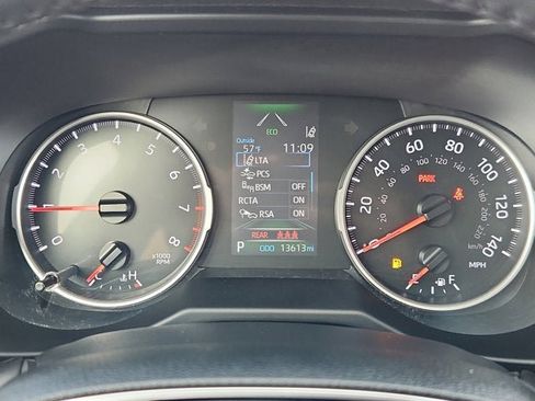 Used 2022 Toyota RAV4 XLE Premium image 17