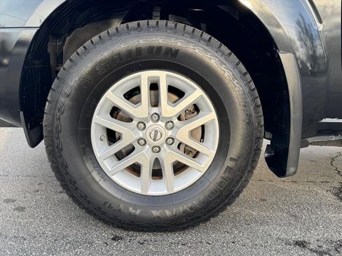 Used 2018 Nissan Frontier SV image 9