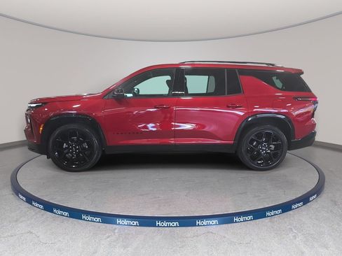 Used 2025 Chevrolet Traverse RS FWD image 9
