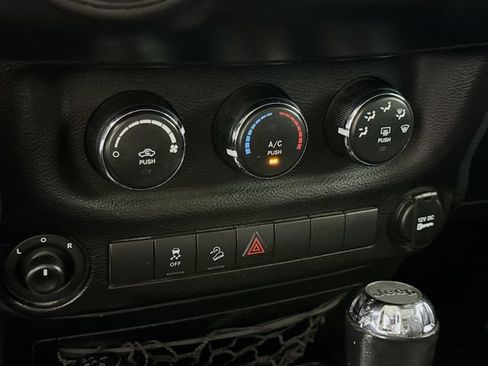 Used 2017 Jeep Wrangler Unlimited Sport w/ Quick Order Package 24S AWD/4WD image 13