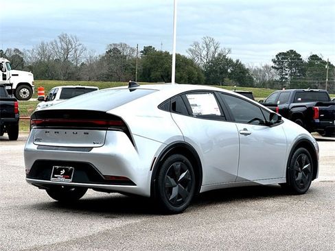 New 2026 Toyota Prius LE image 8