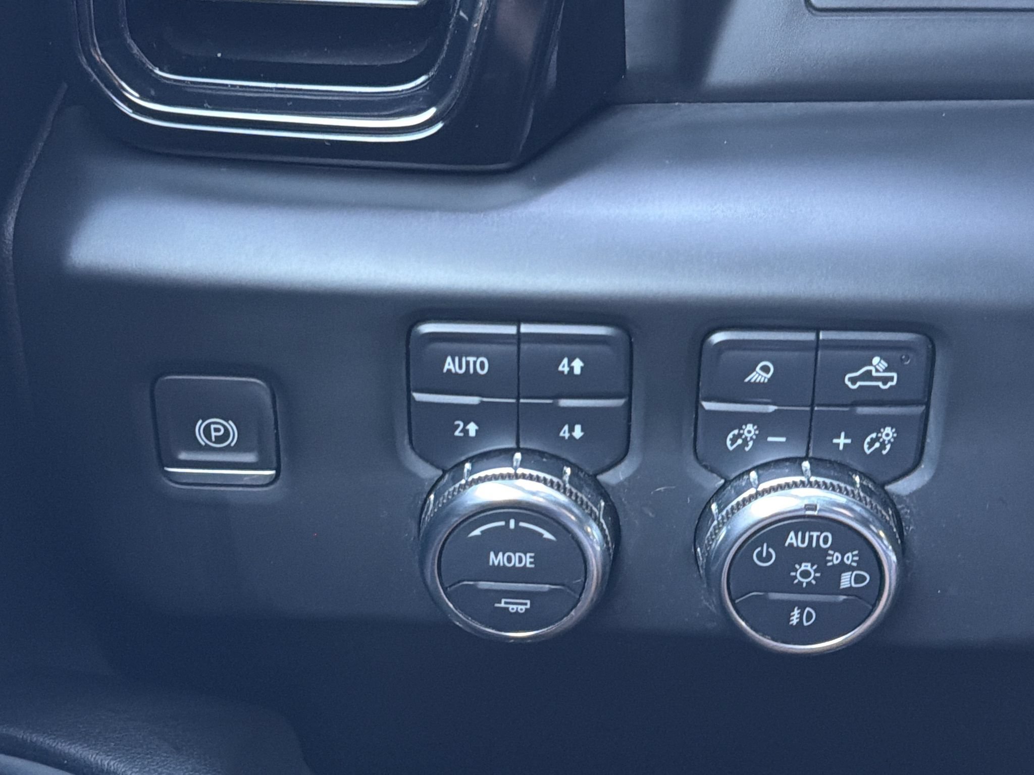 Used 2024 GMC Sierra 1500 AT4 w/ AT4 Preferred Package AWD/4WD image 11