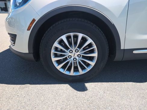 Used 2018 Lincoln MKX Select w/ Select Plus Package AWD/4WD image 29