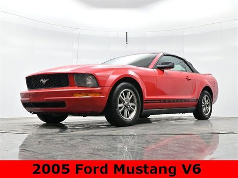 Used 2005 Ford Mustang Convertible image 11