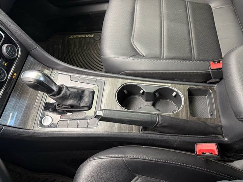 Used 2018 Volkswagen Passat 2.0T SE image 35