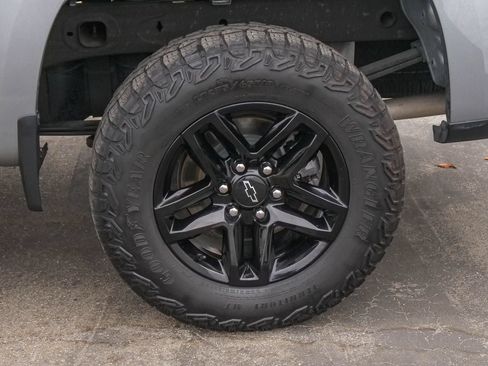 Used 2023 Chevrolet Silverado 1500 LT Trail Boss w/ Convenience Package II AWD/4WD image 6