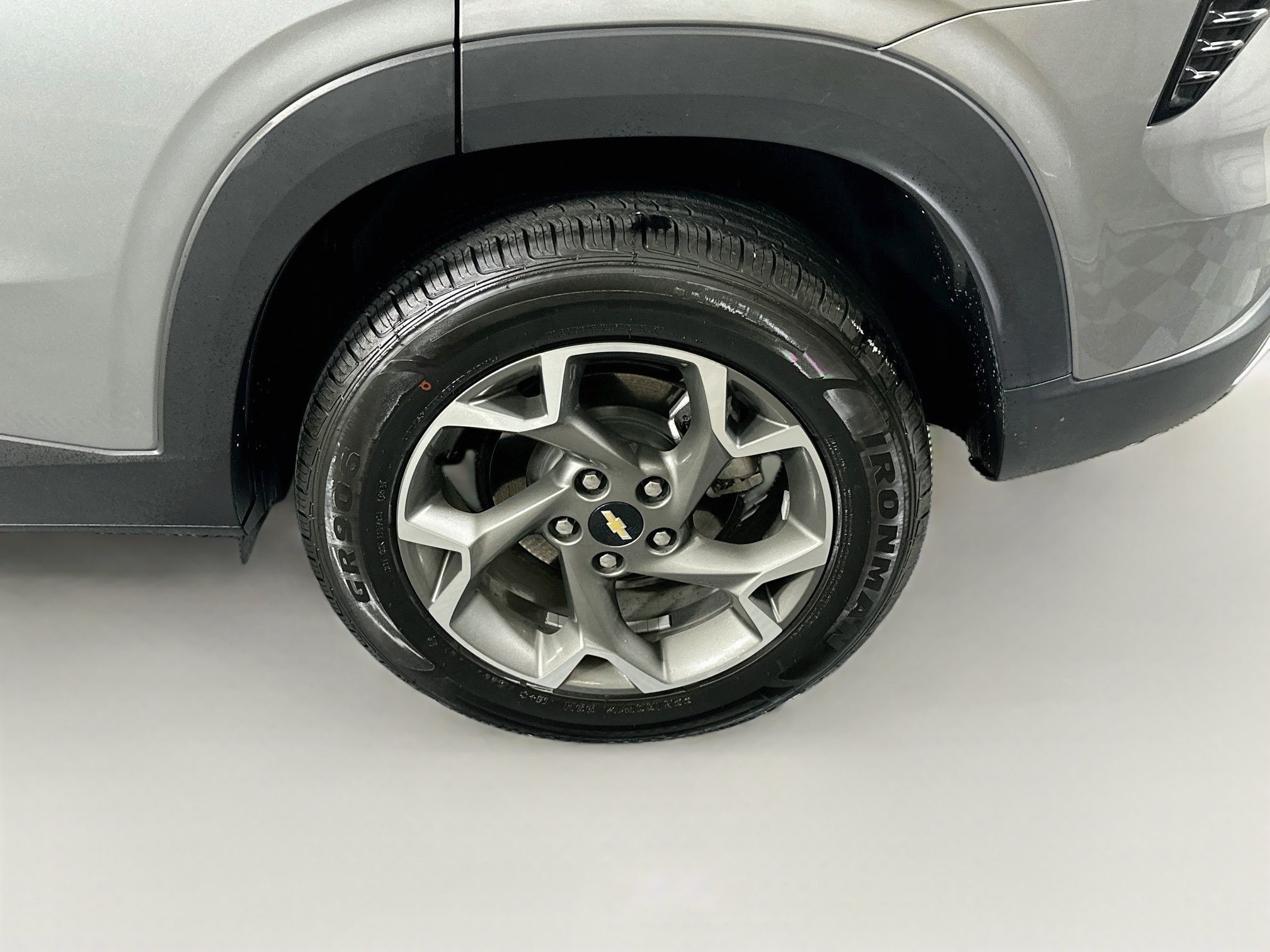 Used 2025 Chevrolet Trax LT FWD image 11