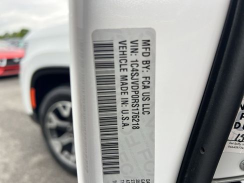 Used 2024 Jeep Wagoneer Series III AWD/4WD image 37