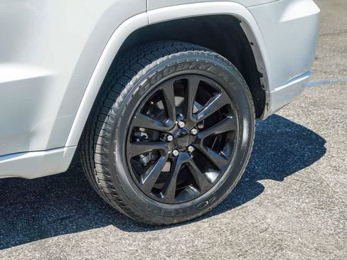 Used 2019 Jeep Grand Cherokee Altitude RWD image 10