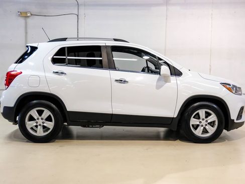 Used 2020 Chevrolet Trax LT w/ LT Convenience Package image 7