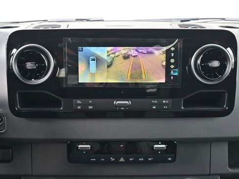 Used 2022 Mercedes-Benz Sprinter 2500 image 13