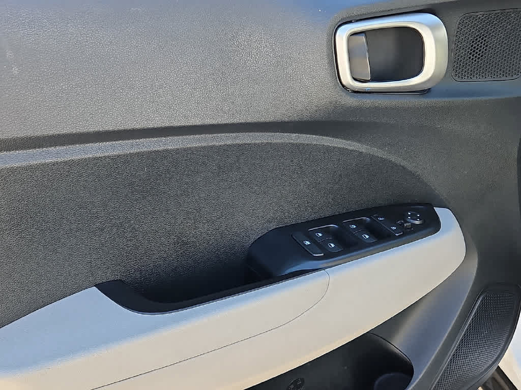 Used 2023 Hyundai Venue SEL FWD image 12