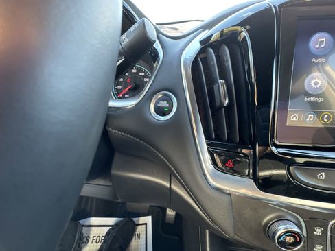 Used 2024 Chevrolet Traverse LT image 17