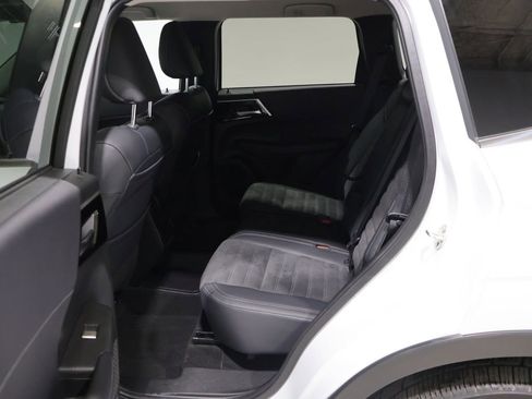 Used 2024 Mitsubishi Outlander SEL AWD/4WD image 17