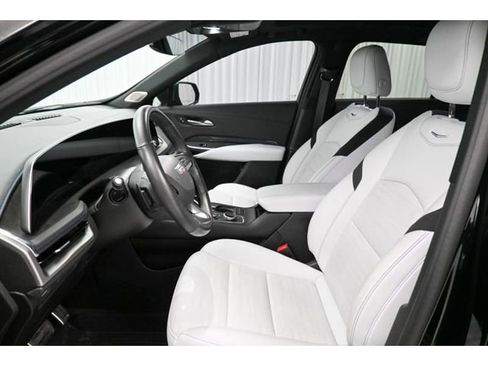 Used 2024 Cadillac XT4 Sport image 9