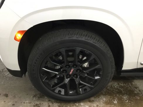 Used 2022 GMC Yukon XL Denali w/ Denali Premium Package AWD/4WD image 4