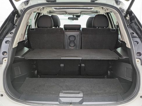Used 2019 Nissan Rogue SV AWD/4WD image 15