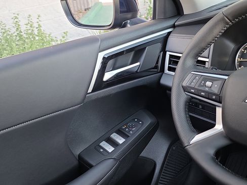 New 2026 Mitsubishi Outlander SE image 25