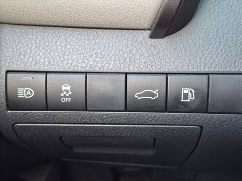 Used 2018 Toyota Camry SE w/ Audio Package FWD image 12