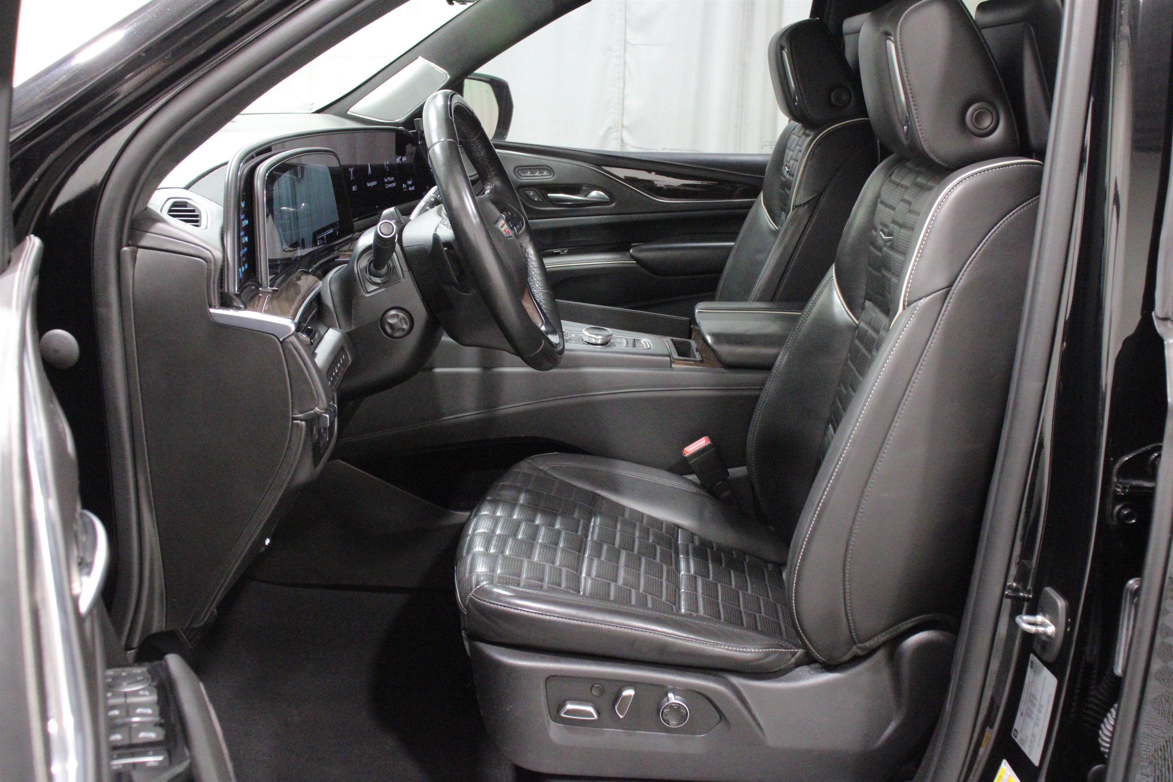 Used 2021 Cadillac Escalade Sport Platinum AWD/4WD image 3