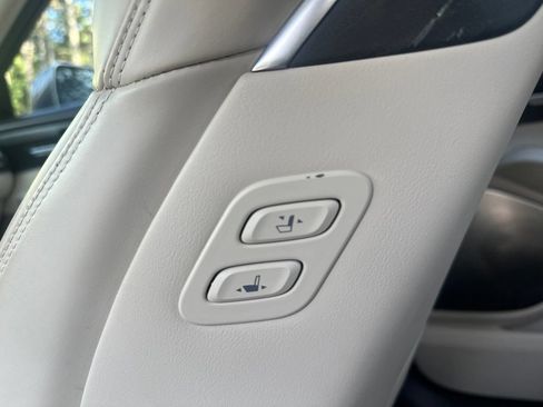 Used 2021 Genesis G90 3.3T Premium RWD image 12