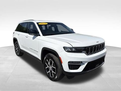 Used 2025 Jeep Grand Cherokee Limited w/ Luxury Tech Group II AWD/4WD image 8