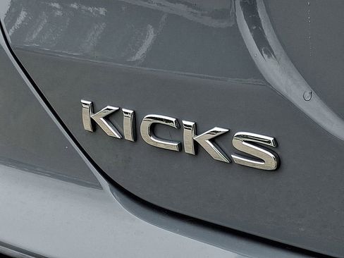 Used 2023 Nissan Kicks SR FWD image 29