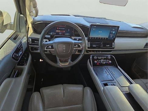 Certified 2023 Lincoln Navigator L Reserve image 11